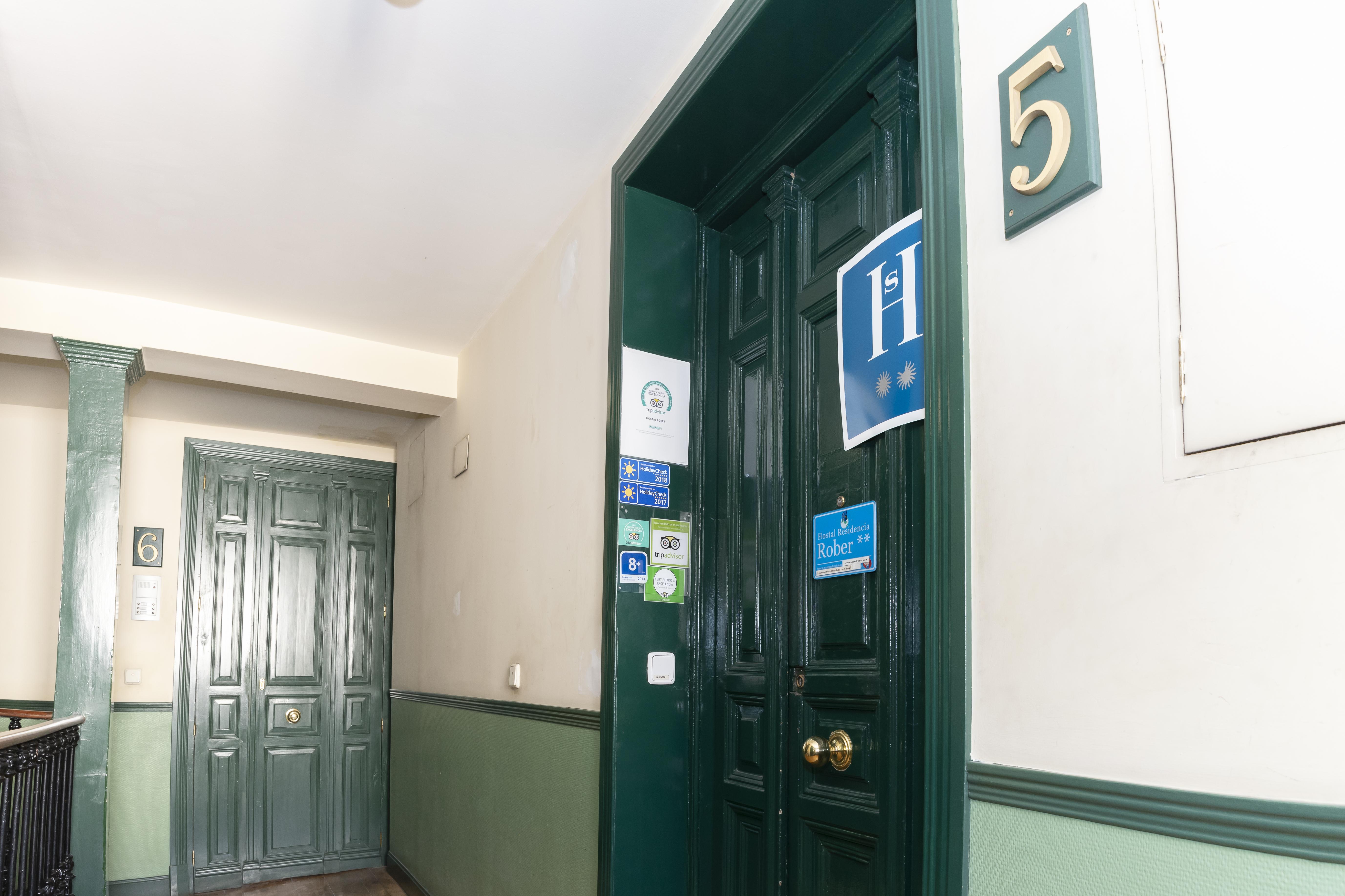 Hostal Rober Madrid Exterior photo